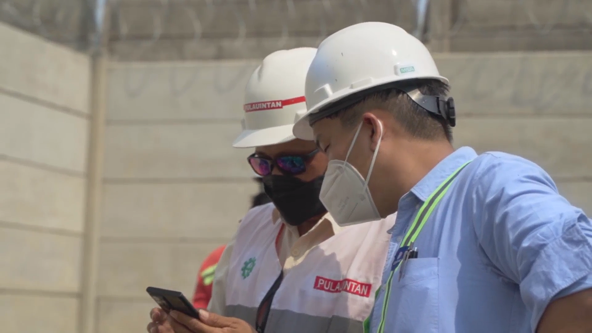 Alpha Konstruksi Nusantara Engineer is showing the use of technology.